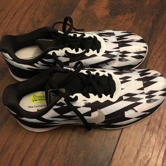 Brand new Nike sneakers - Picture 2 of 5